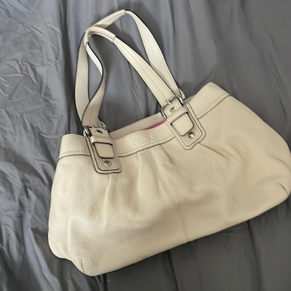 Authentic Coach B1063-f13733 Cream with pink lining Leather Tote Shoulder Bag. - Picture 1 of 6